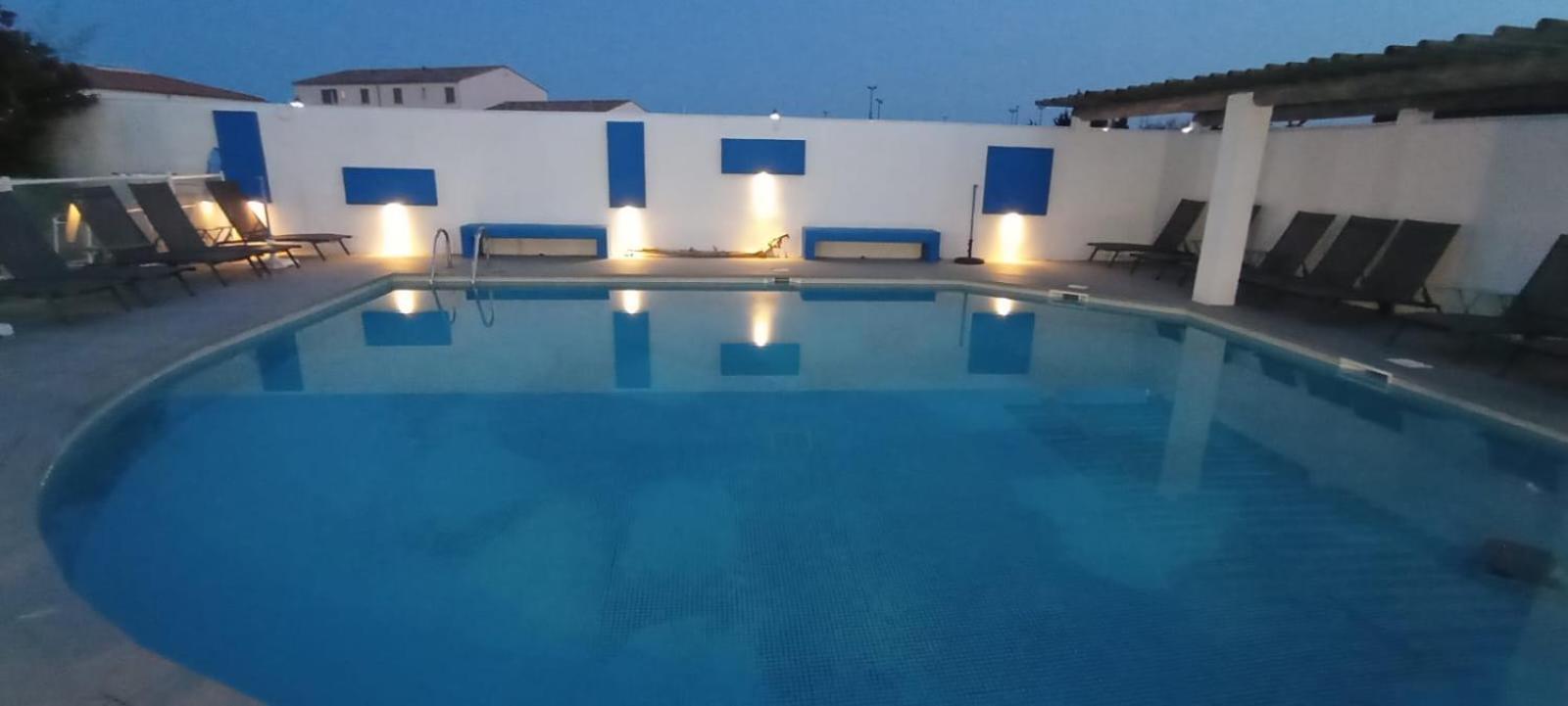 Hotel Le Bleu Marine Saintes-Maries-de-la-Mer Exteriör bild